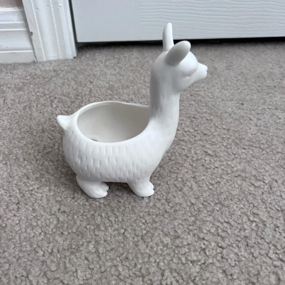 Kikkerland White Ceramic Llama Planter‎ Succulent Pot Animal Figurine